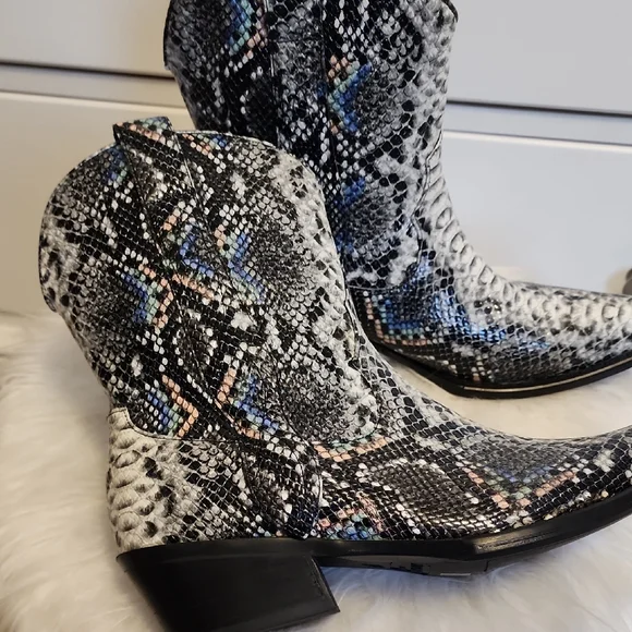 Women's Snakeskin Western Boots NWOT - Picture 6 of 7
